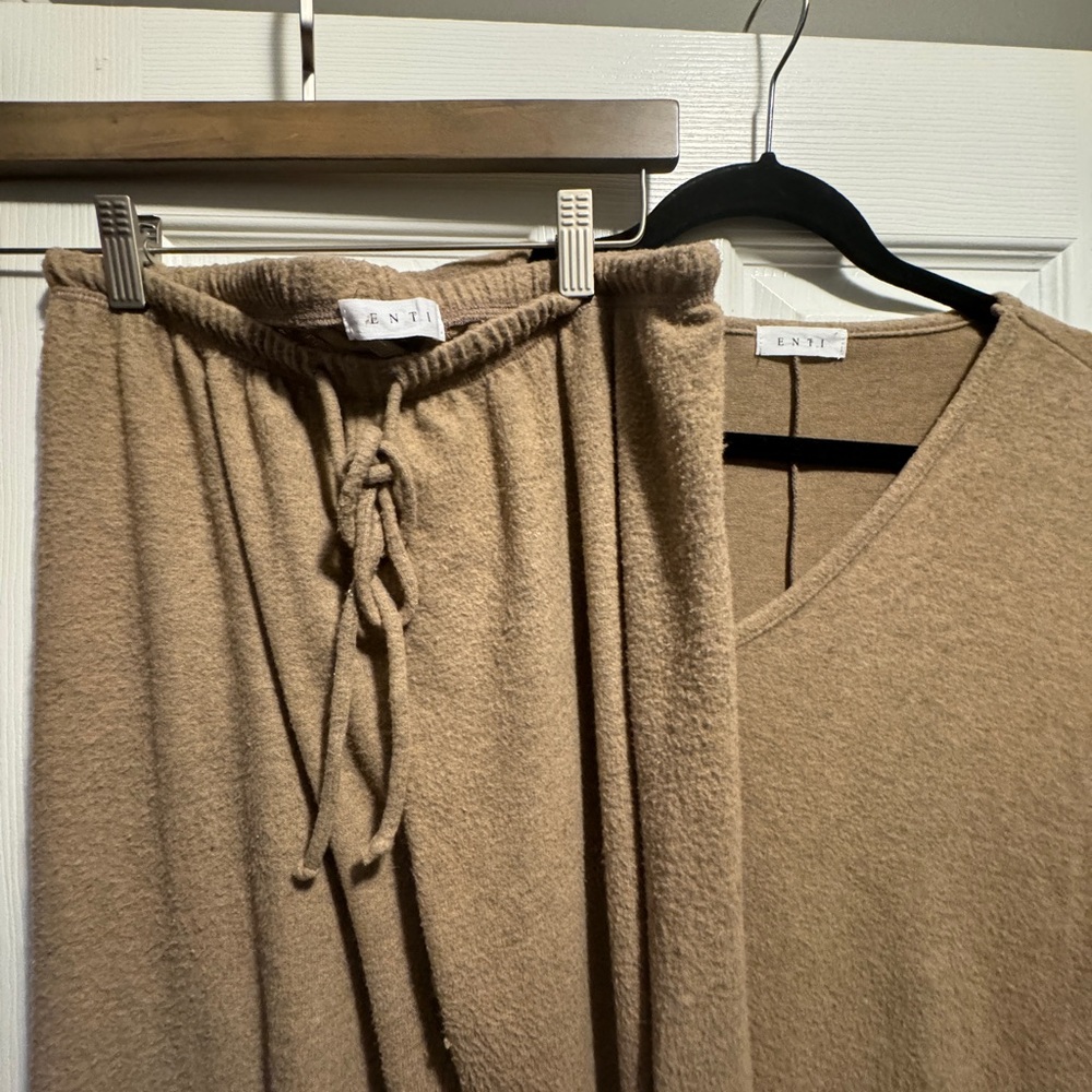 ENTI Camel Knit Lounge Set